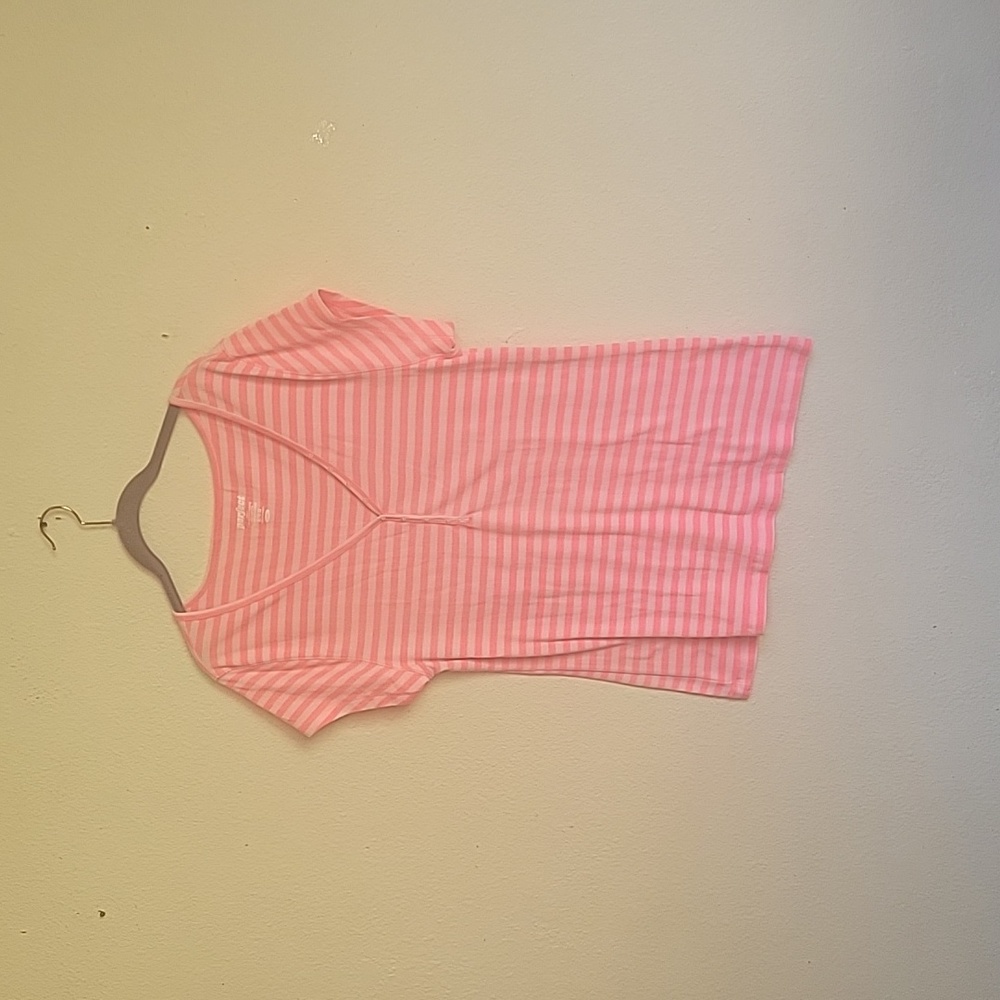 Perfect low vneck tees size XL/TG pink stripes